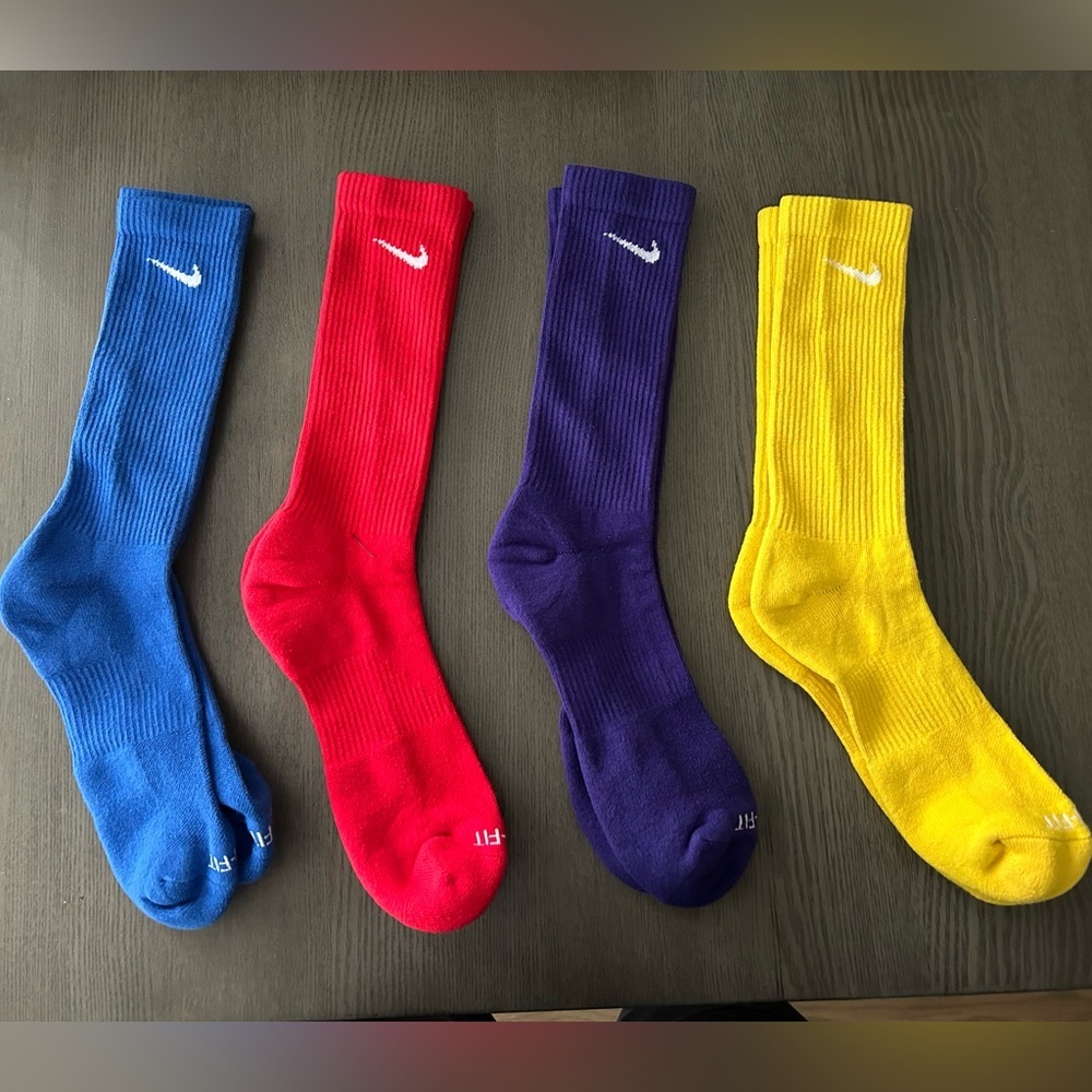 4 pairs of never worn new nike men’s socks